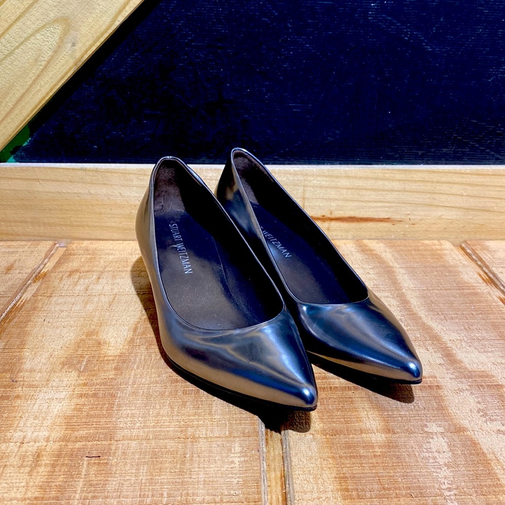 USED Stuart Weitzman low heel shoes size 8.5